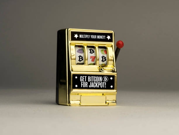 Mobile interface showing hand arrangement options and payout display